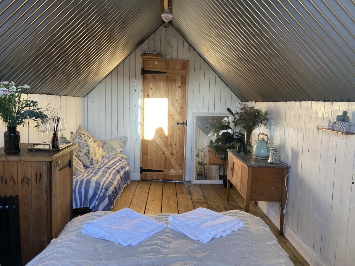Fen Meadows Glamping - Luxury Cabins And Bell Tents Cambridge  Exterior photo
