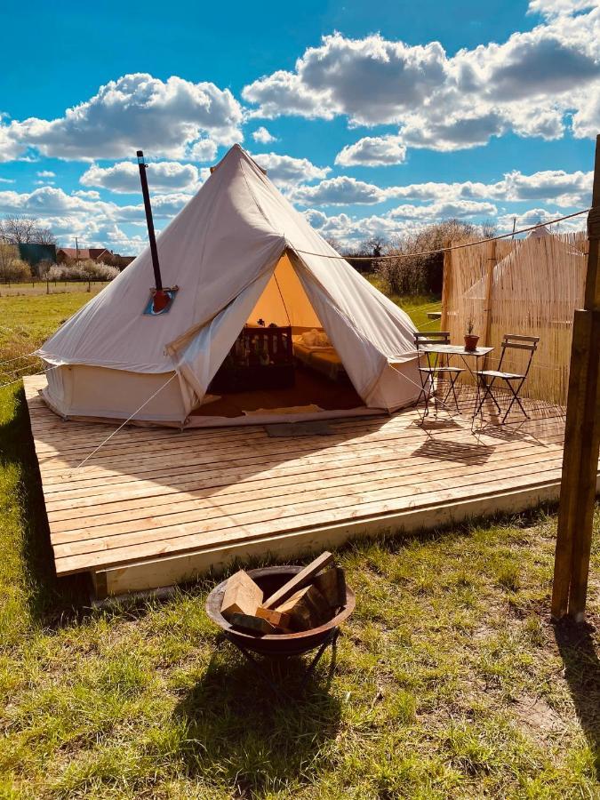 Fen Meadows Glamping - Luxury Cabins And Bell Tents Cambridge  Exterior photo