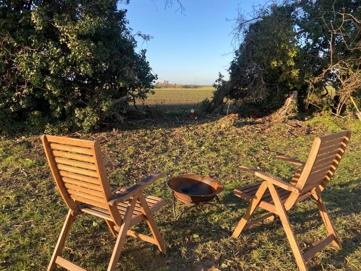 Fen Meadows Glamping - Luxury Cabins And Bell Tents Cambridge  Exterior photo